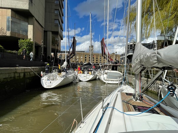 De sluis van St. Katharines Docks Marina( foto deelnemer Londontrip 2023)